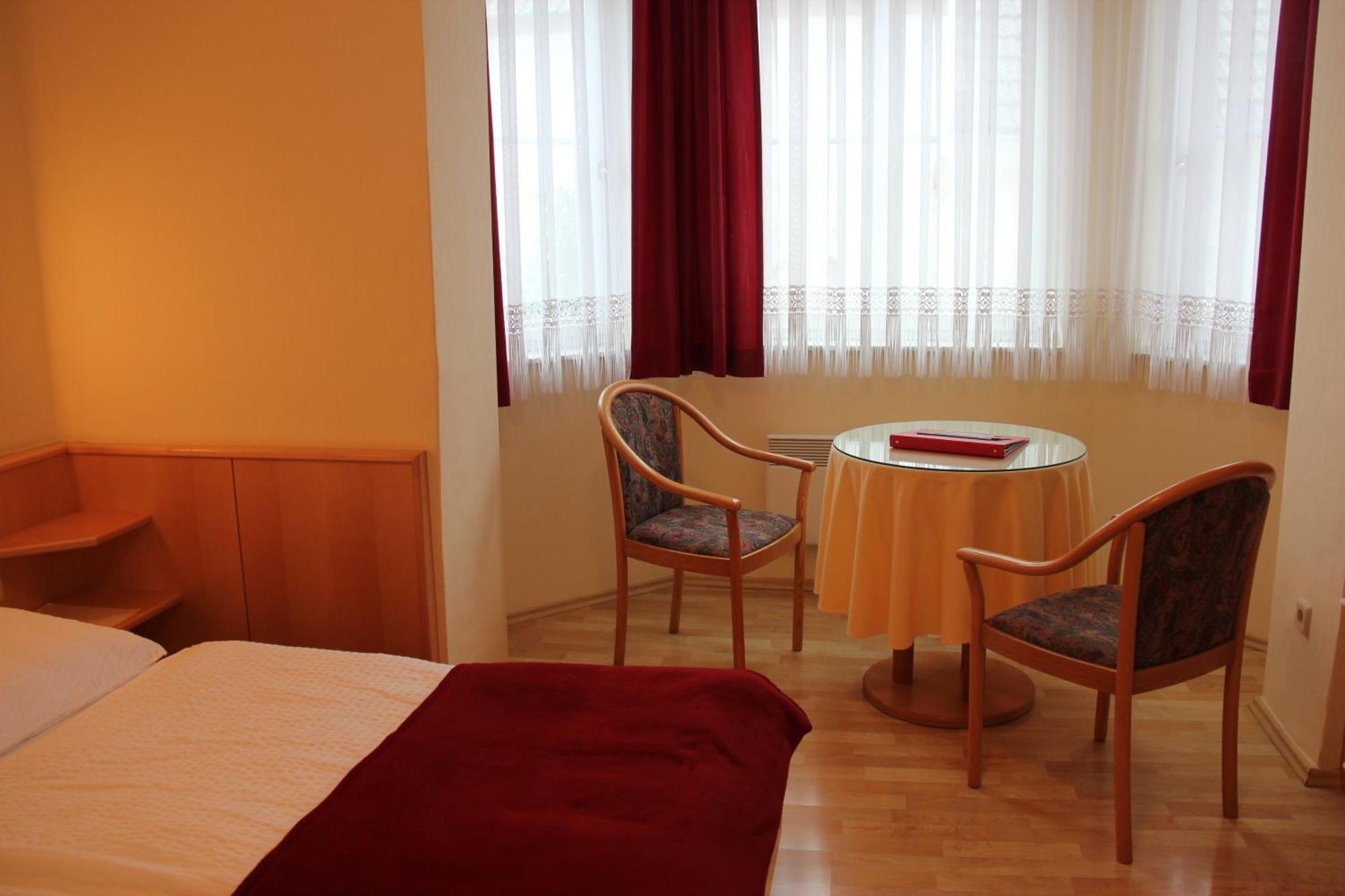 Haus Renee Acomodação com café da manhã Podersdorf am See Quarto foto