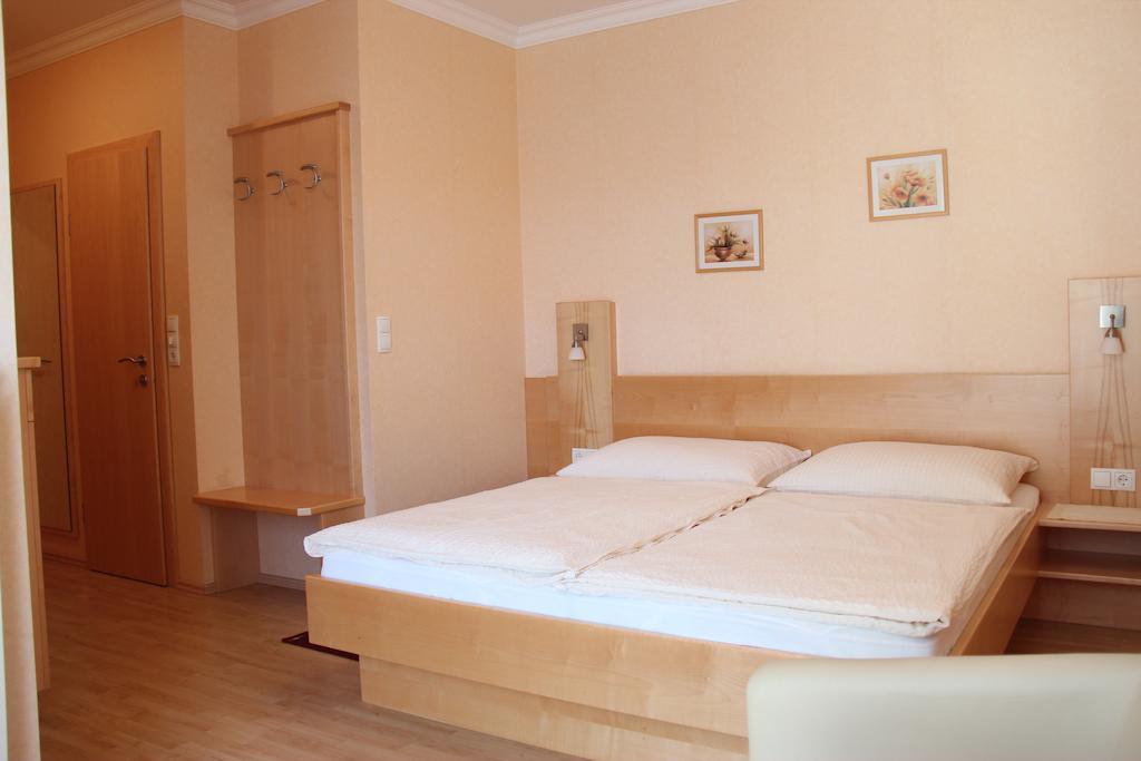 Haus Renee Acomodação com café da manhã Podersdorf am See Quarto foto