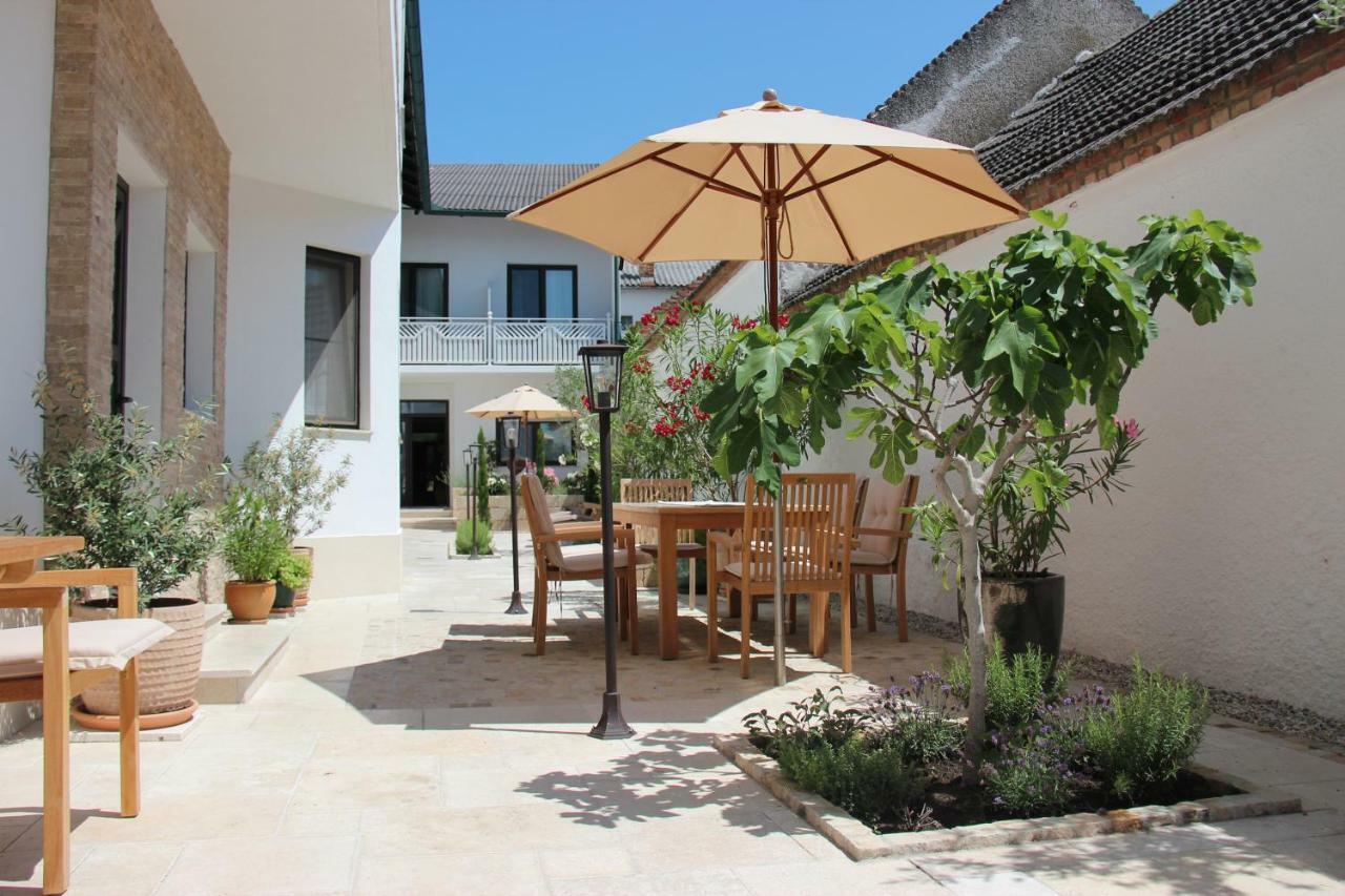 Haus Renee Acomodação com café da manhã Podersdorf am See Exterior foto