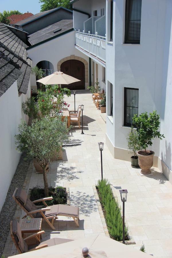 Haus Renee Acomodação com café da manhã Podersdorf am See Exterior foto