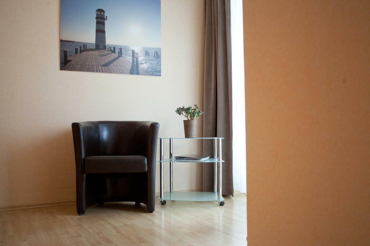 Haus Renee Acomodação com café da manhã Podersdorf am See Exterior foto