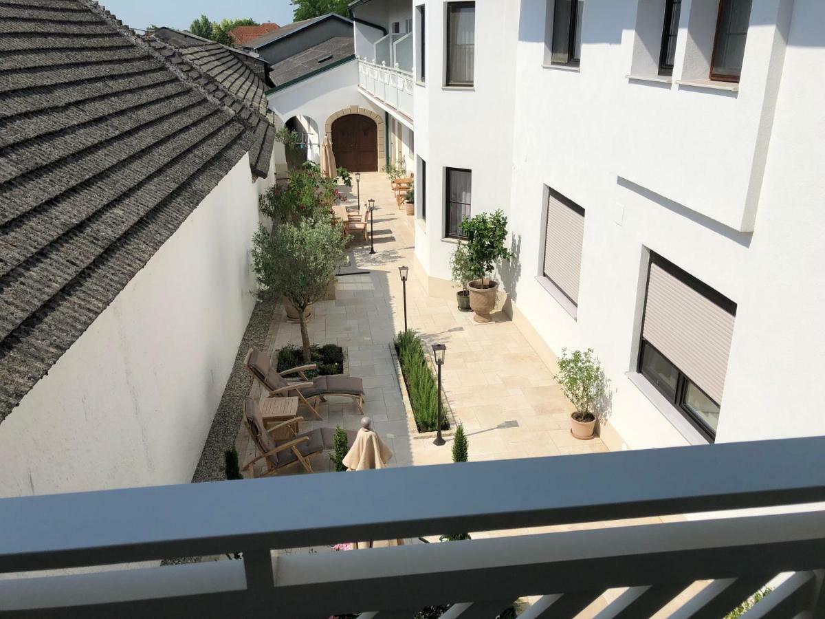 Haus Renee Acomodação com café da manhã Podersdorf am See Exterior foto