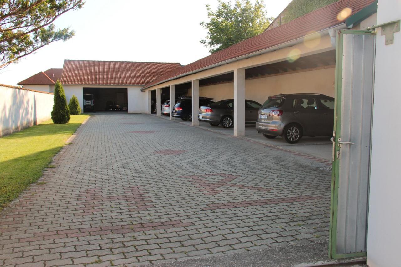 Haus Renee Acomodação com café da manhã Podersdorf am See Exterior foto