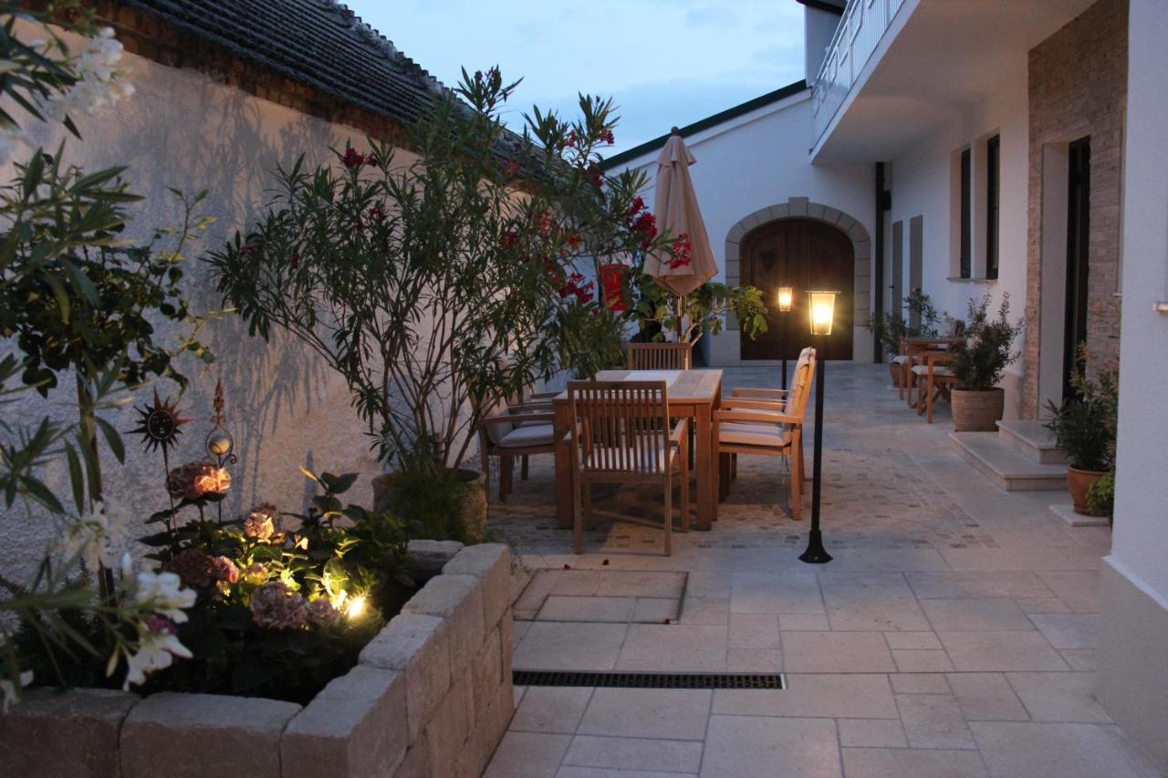 Haus Renee Acomodação com café da manhã Podersdorf am See Exterior foto